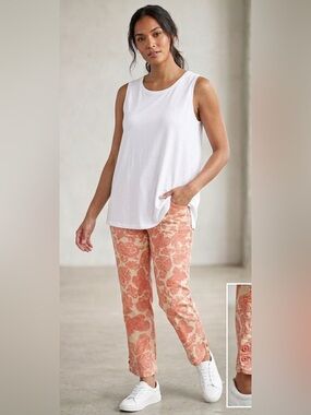 EVAN picone coral paisley. Stretch ankle pants size 6 button hem